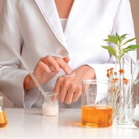 MỸ PHẨM HOÁ HỌC: NHANH NHƯNG LIỆU CÓ GIÚP DA KHỎE VỮNG BỀN